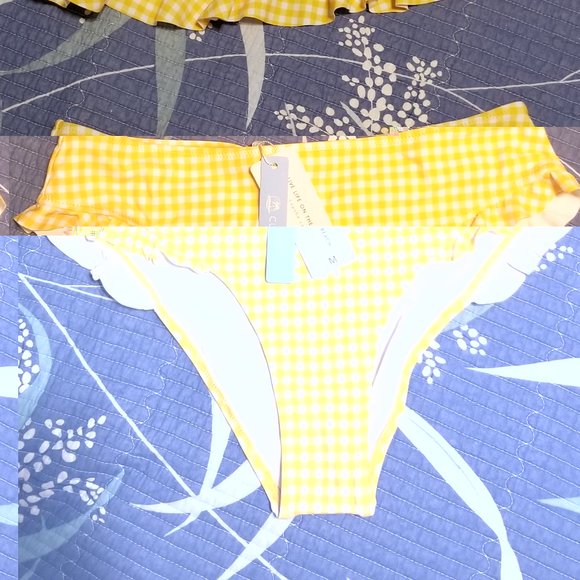 CUPSHE  Ruffled Bikini Swimsuit Yellow/White Gingham Size: Medium - Picture 3 of 6